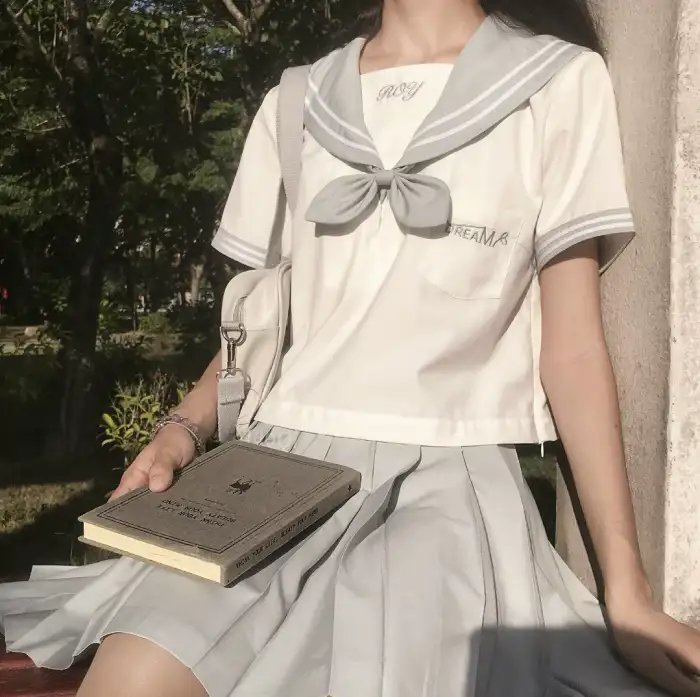她房间里的云